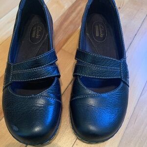 Black leather Clarkes with straps across, size 7.5.   Only wore a few times.